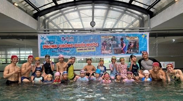 ベトナムでの水泳普及活動